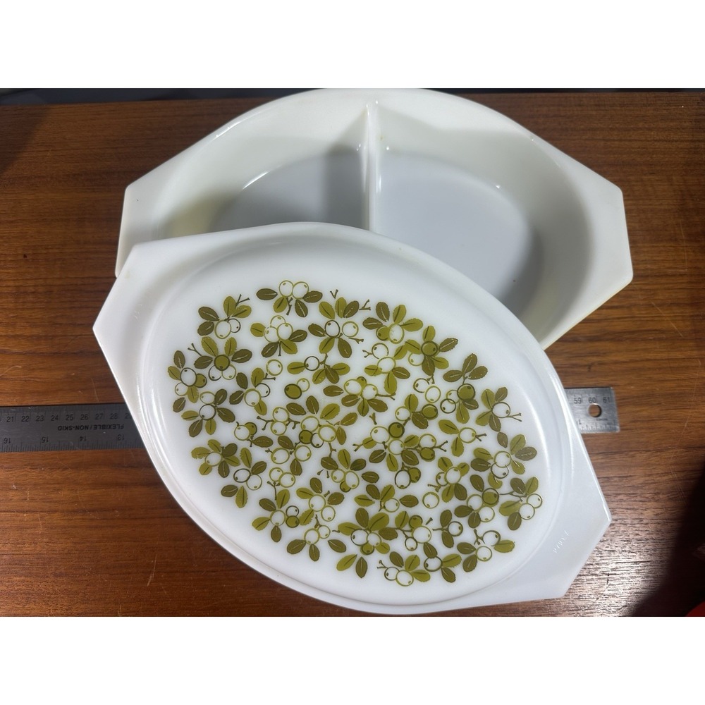 Vintage Pyrex Verde Green Olive 1.5 Qt Divided Casserole Dish w/ Lid